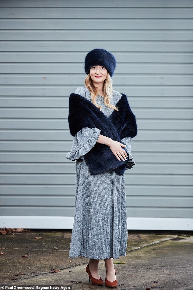 白金汉宫向纯素主义者，订购价值千元人造皮草围巾，女王说到做到