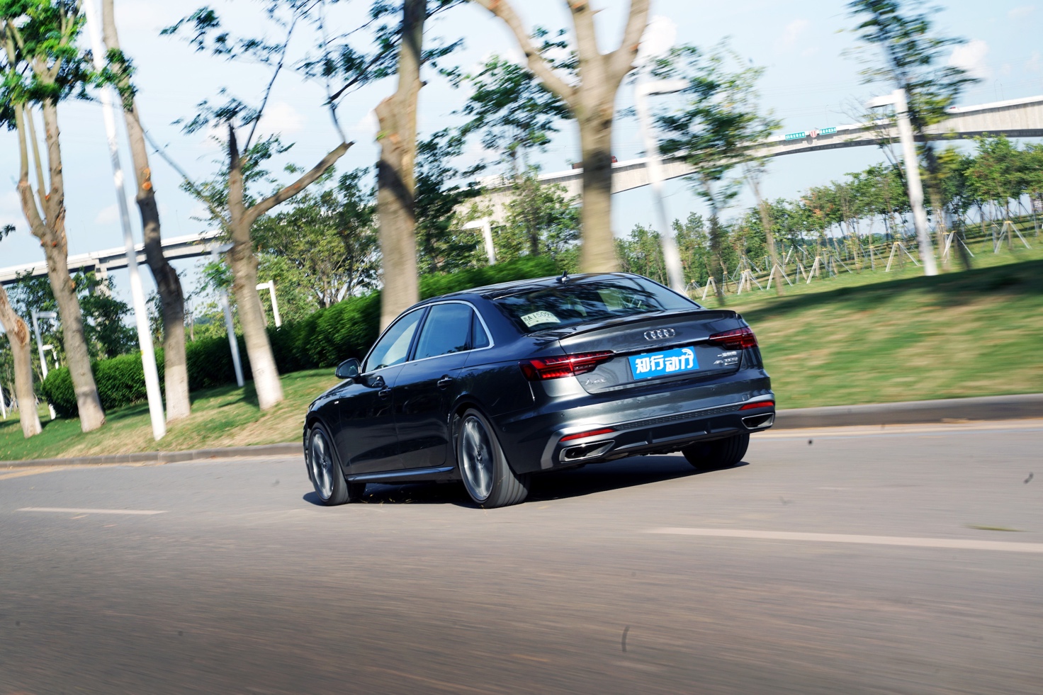 奥迪a4l女生使用体验,女司机奥迪a4l适合什么颜色