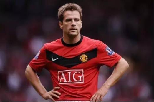 欧文成为传奇巨星,追风少年欧文为英格兰队竭尽全力