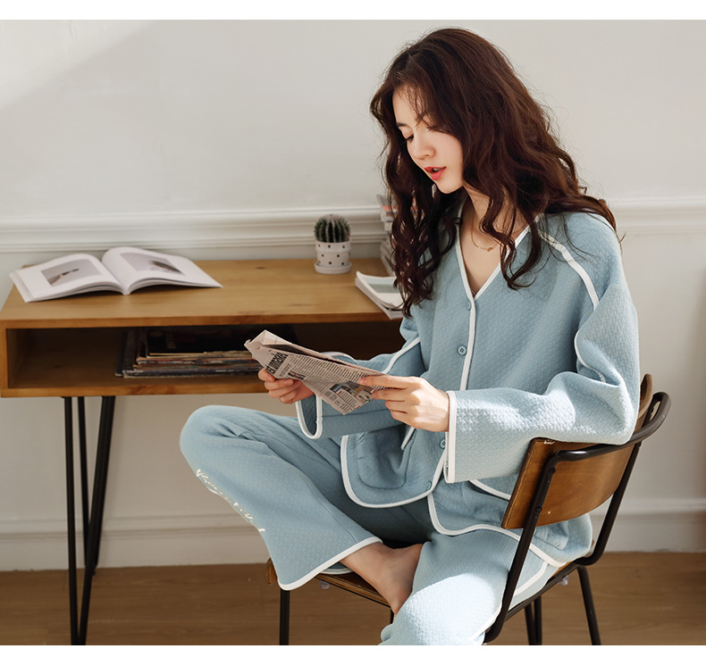 别急着买衣服,天气转凉了秋装先买两套穿起来