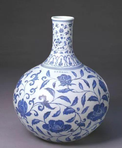 最贵的天球瓶拍卖,1.77亿苏富比乾隆洋彩瓶