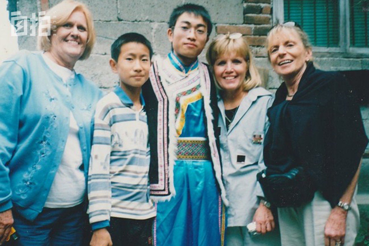 21岁失去两位亲人,21岁少年失去双亲