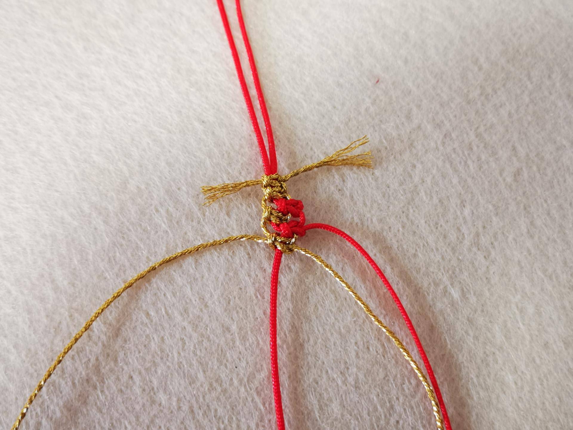 十字结编织手链图解,双向平结的编织手链需要多长的线