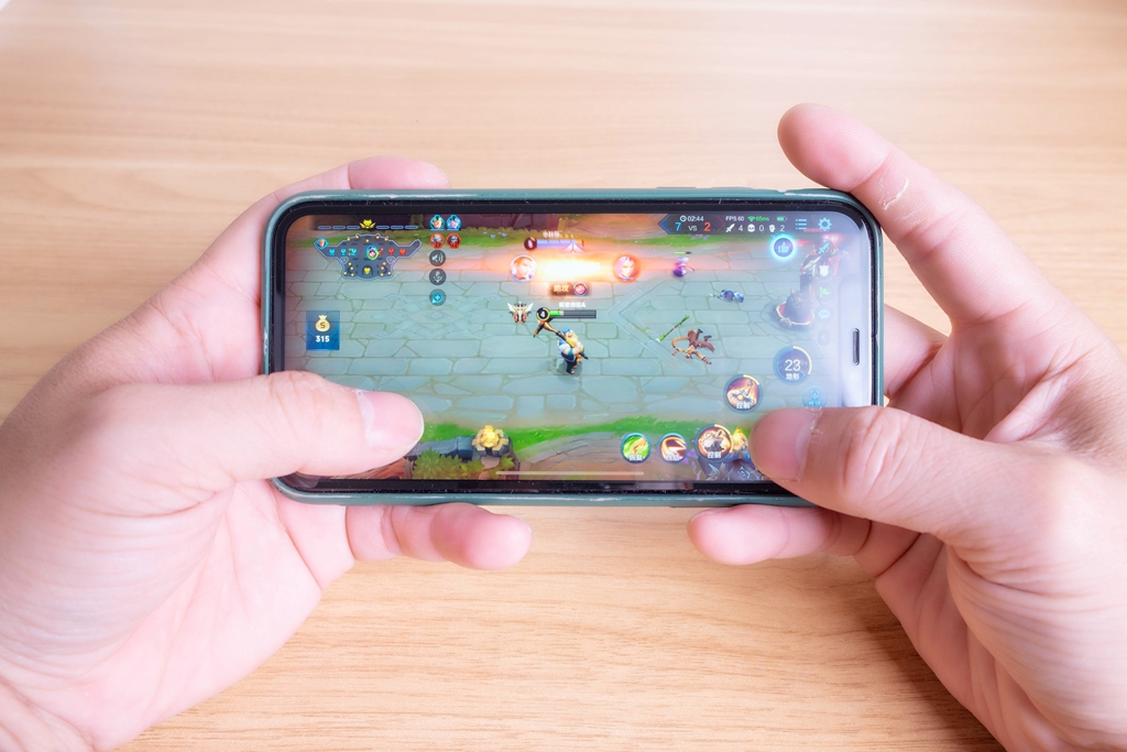 飞智银镜,专为玩游戏设计的手机推荐