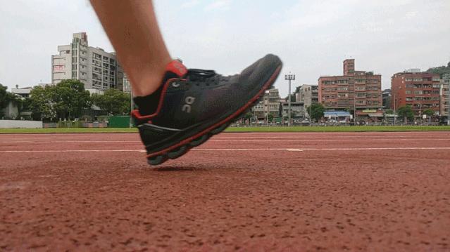 跑鞋是如何缓冲避震的？各品牌跑鞋中底避震的奥秘