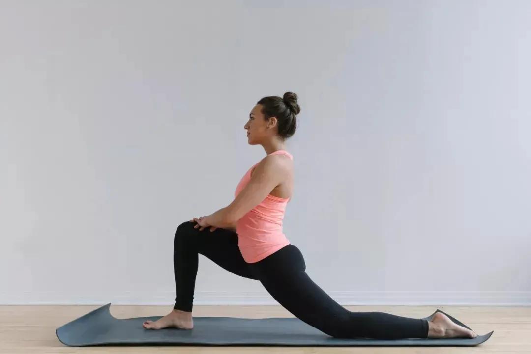 劈叉劈不下去练什么,劈叉胯不正怎么练