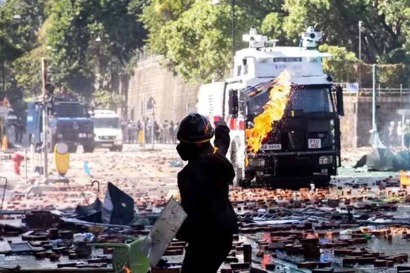 港警锐武装甲车和剑齿虎,港警添新装备