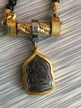 泰国佛牌信仰,双手掩面的泰国佛牌