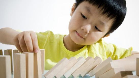 孩子摸*处私**、夹腿、蹭被子，这几个小细节，父母千万别忽视