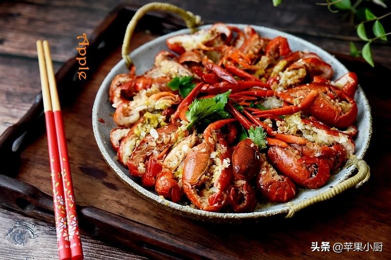 蒜蓉小龙虾不用油炸直接炒怎么做,小龙虾做法不油炸蒜蓉