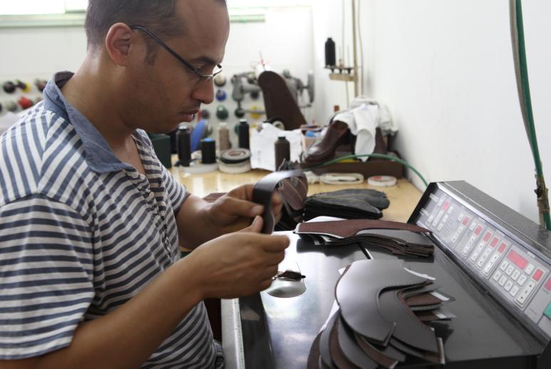 马尔凯也有一家叫LV的店，不过人家做的是皮鞋