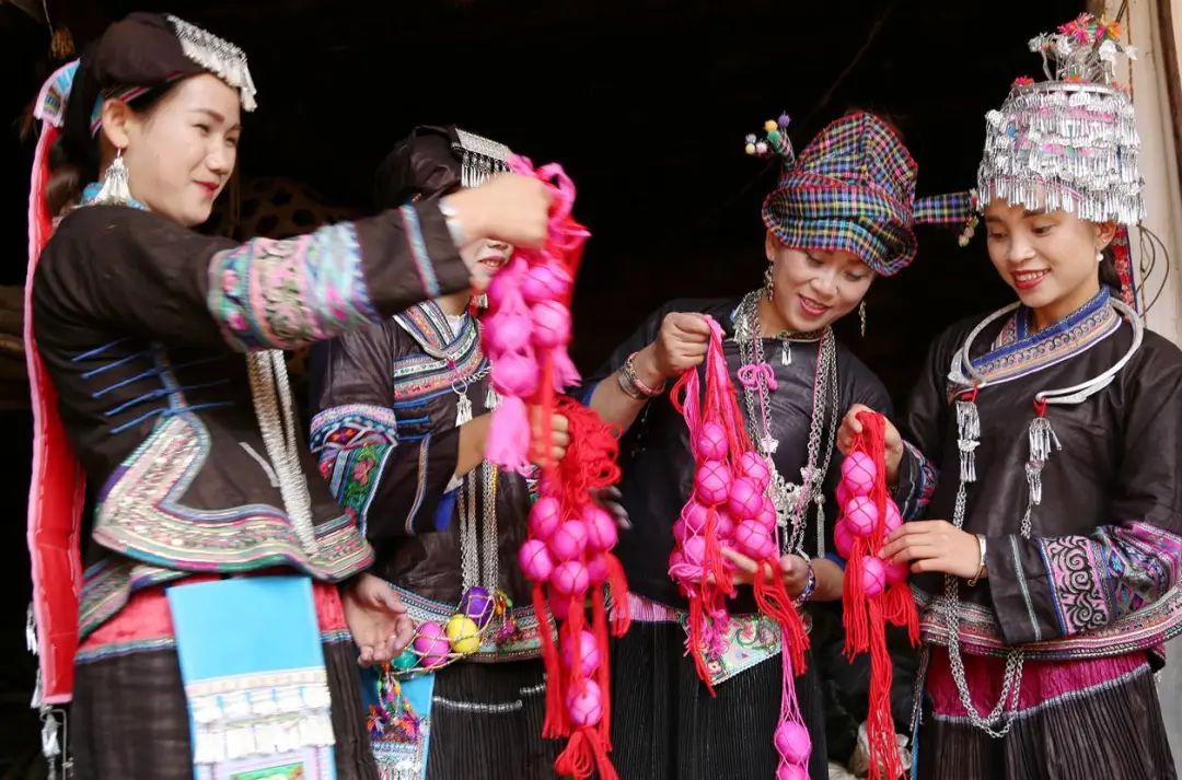 壮族三月三独有的仪式感壮乡风情,向外国人介绍广西壮族三月三民俗