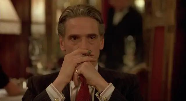 他是《洛丽塔》男主,畸形恋专业户,也是禁欲系不老男神