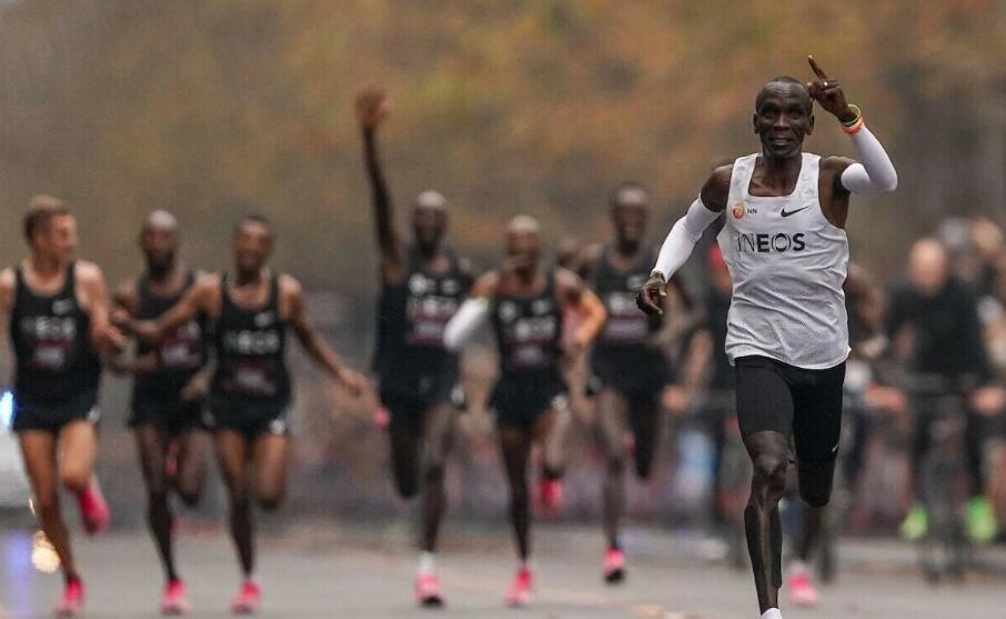 跑狐周记|1:59:40基普乔格成功破2!Kosgei破女子世界纪录