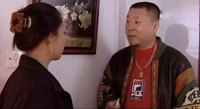 被嘲笑、被看不起的小人物，其实他背负着中国人身上浓浓的人情味