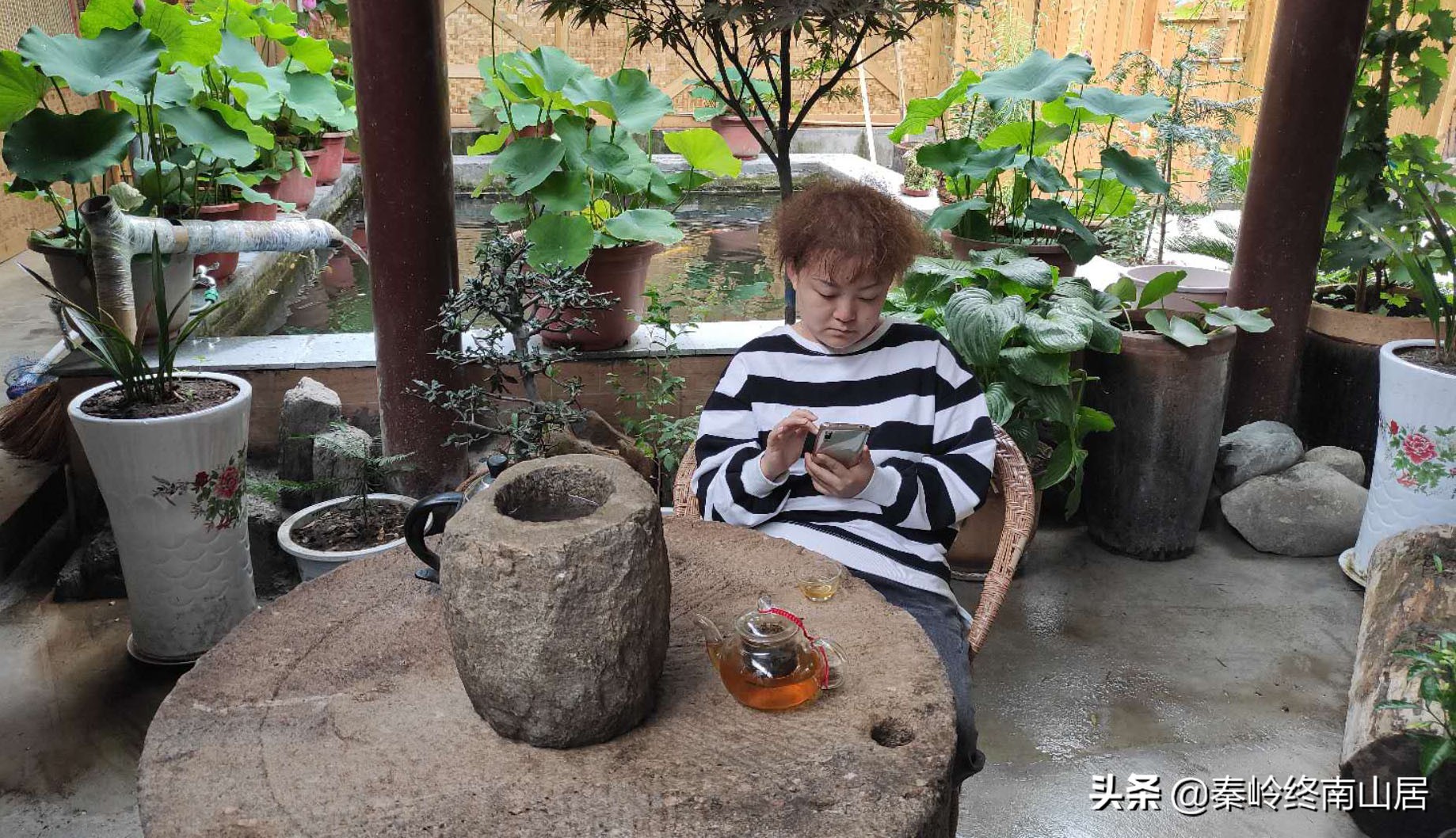 去秦岭库峪游玩，淘了几个老磨盘和石碾子，摆在院子里喝茶怎么样