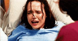 “彪悍”产妇刷屏，刚生完娃就冲出产房暴打老公，3个人都没拦住