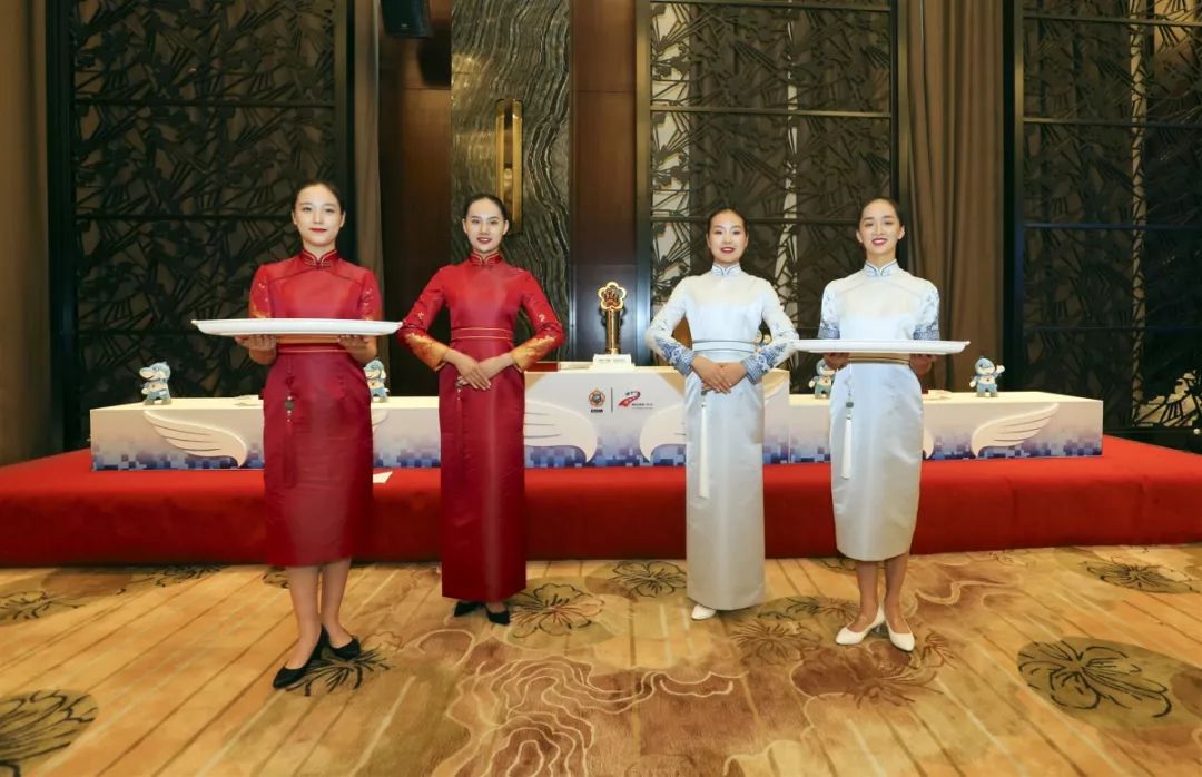 2019武汉军运会中国奖牌,武汉军运会颁奖礼服