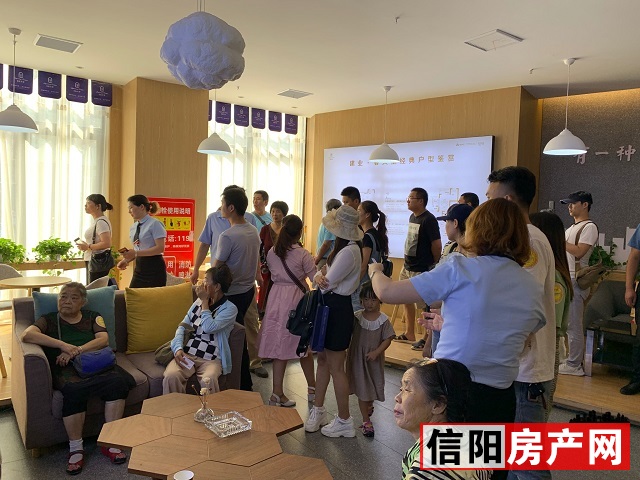 火爆!信阳多个售楼部挤满了人,抢房现场大曝光