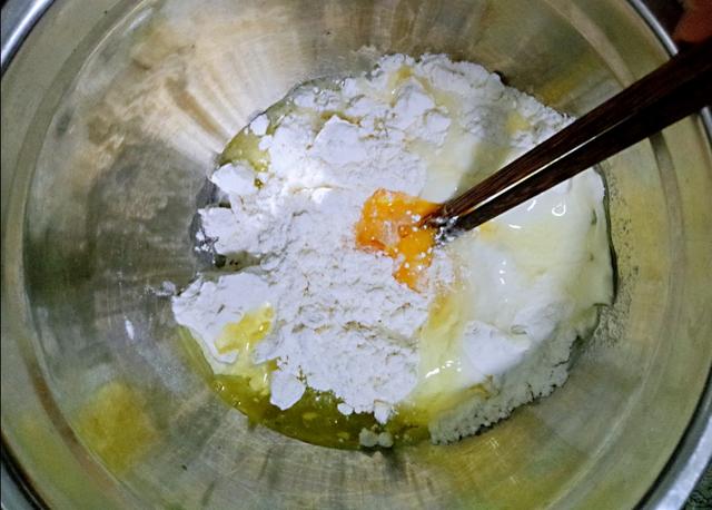 家庭版香酥小油条怎么做酥脆松软,香酥大油条家庭做法不用膨松剂