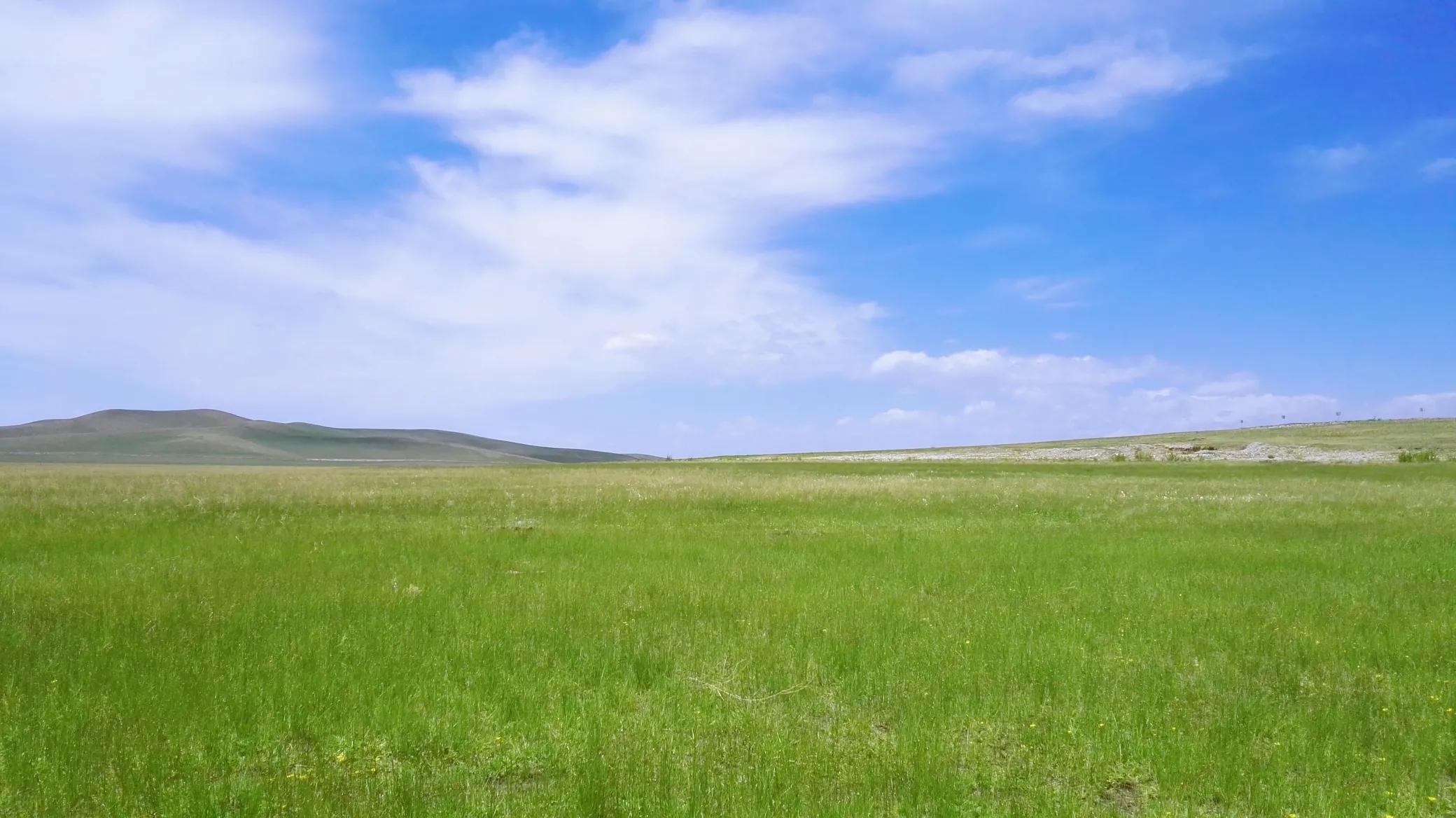天边草原乌拉盖，《狼图腾》取景地，内蒙古保存最完好的天然草甸