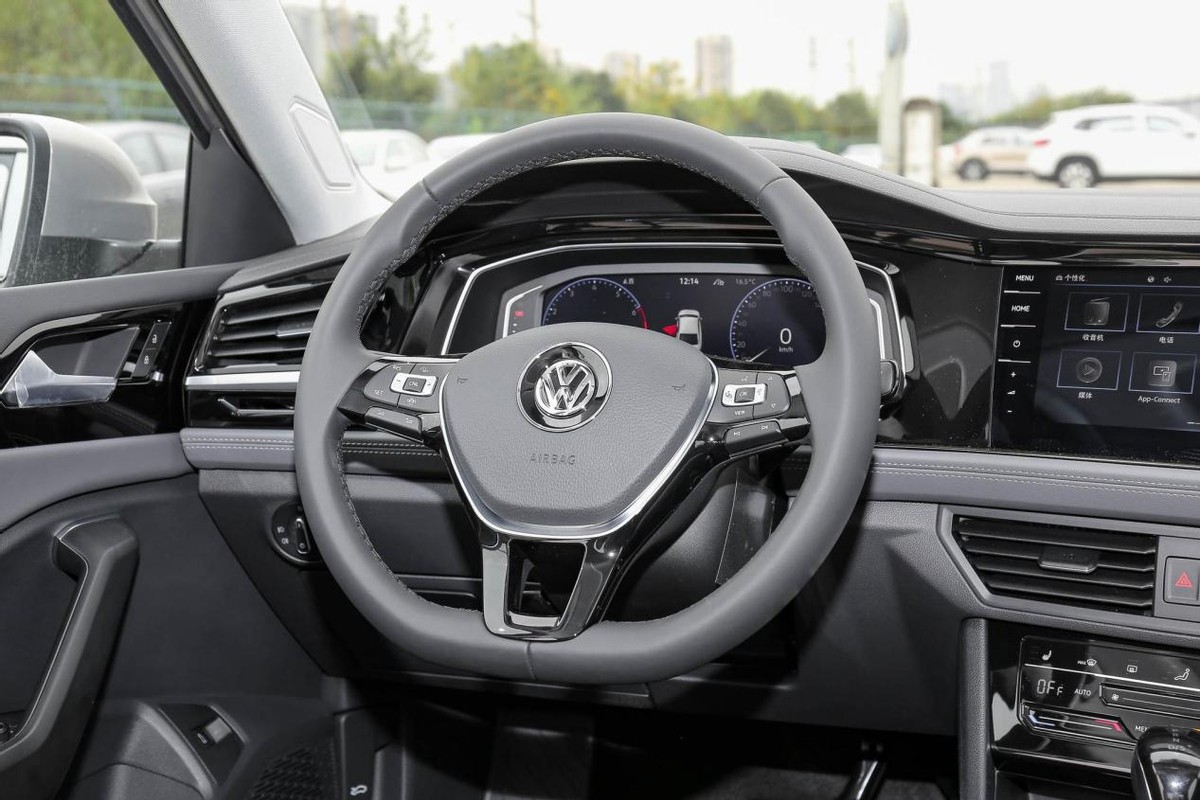 价格差2万选速腾还是轩逸,速腾和迈腾落地价