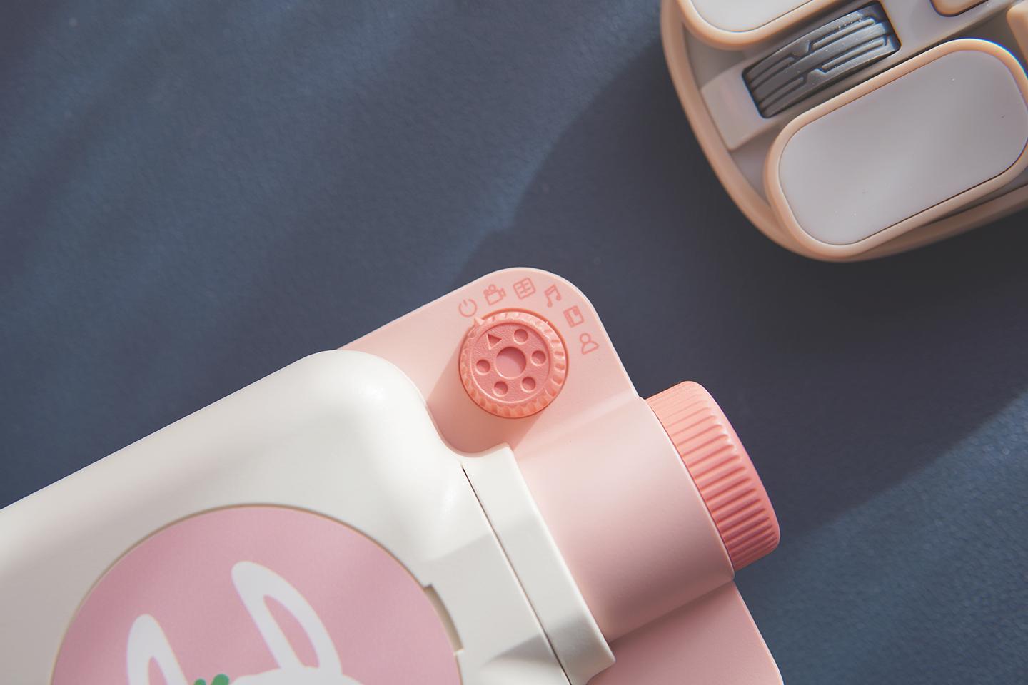 带娃好帮手,能投影能互动的趣学伴儿童故事放映机