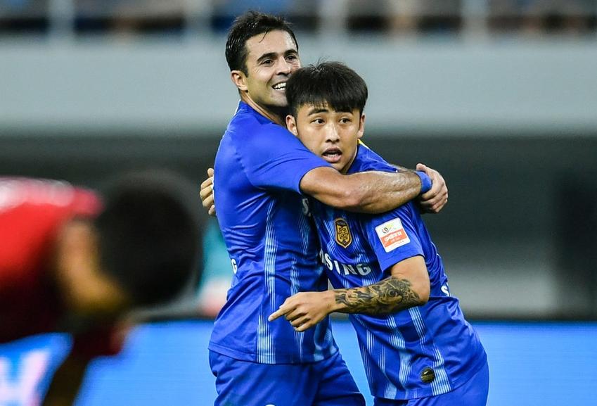 你型我秀视频,上港4脚传递打破国安防线