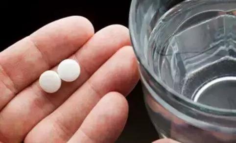 复方甘草片服用不得超过多久,复方甘草片到底能不能吃