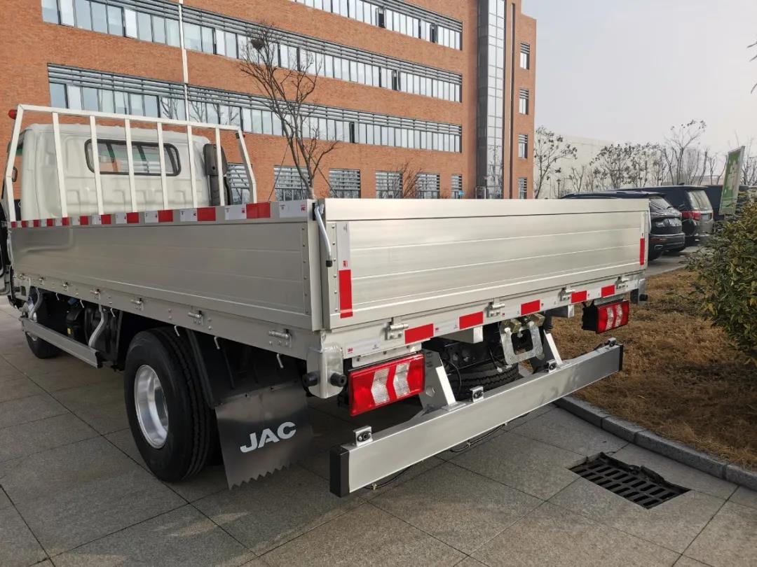 江淮新康铃j6价格是多少国5,江淮骏铃好还是康铃j6好