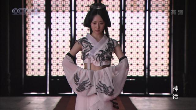 曾被成龙捧红却为家庭放弃,24岁被成龙捧红的女星