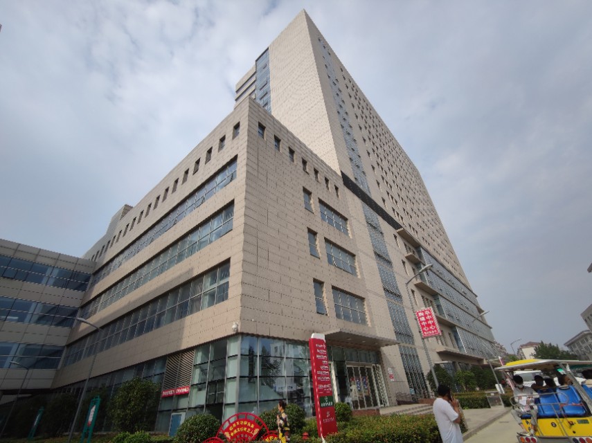 商丘蓝天白云,商丘市第一人民医院全景图