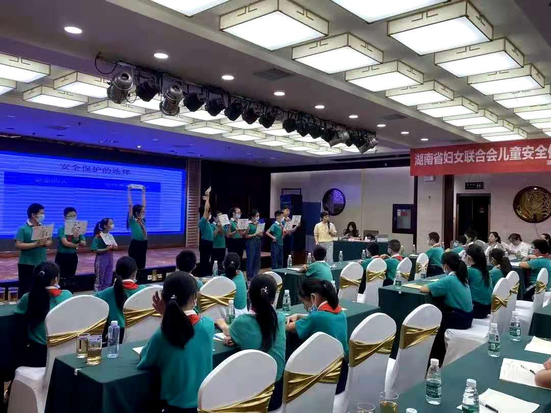 六年级闺蜜同学带我看小黄片，怎么办？