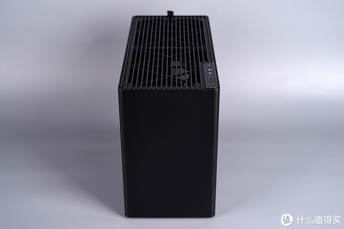 乔家一物:大号ITX装机分享,黑白美学的体现