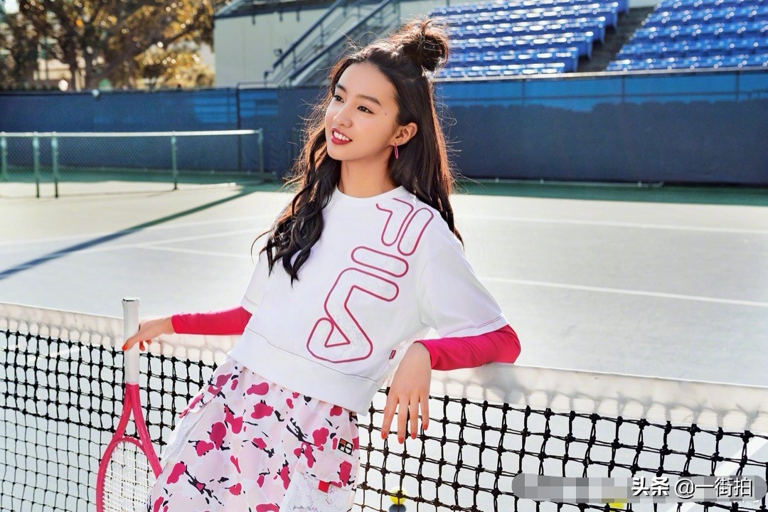 木村光希终于找对风格,运动装扮显活力,这才是17岁女孩的样子