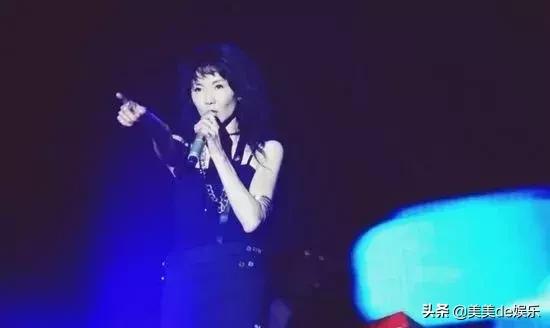 54岁张曼玉个人生活,张曼玉身价8亿是真的吗