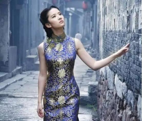 聪明的女人这样穿搭更时尚,聪明女人怎么穿衣