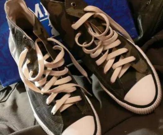 洗鞋子神器去污洗白家用推荐,布艺鞋子清洗剂强力去污