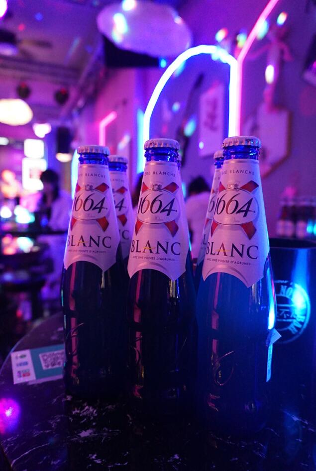 粉色羽毛、星空灯、透明泡泡，没错，一起来好久不见约听歌啊