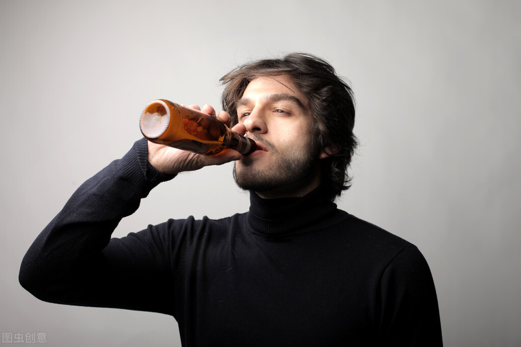 我的爸爸是个酒鬼作文,我的爸爸是个酒鬼英语