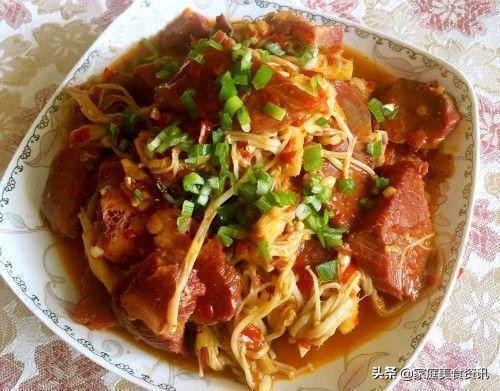 美食推荐:香芋扣肉,麻辣鸡脖,金针菇牛肉,香辣银鱼干