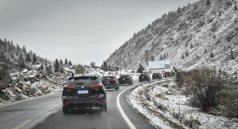 一汽丰田的“汉兰达”怎么样?海拔4000米试驾陆放,产品亮点突出