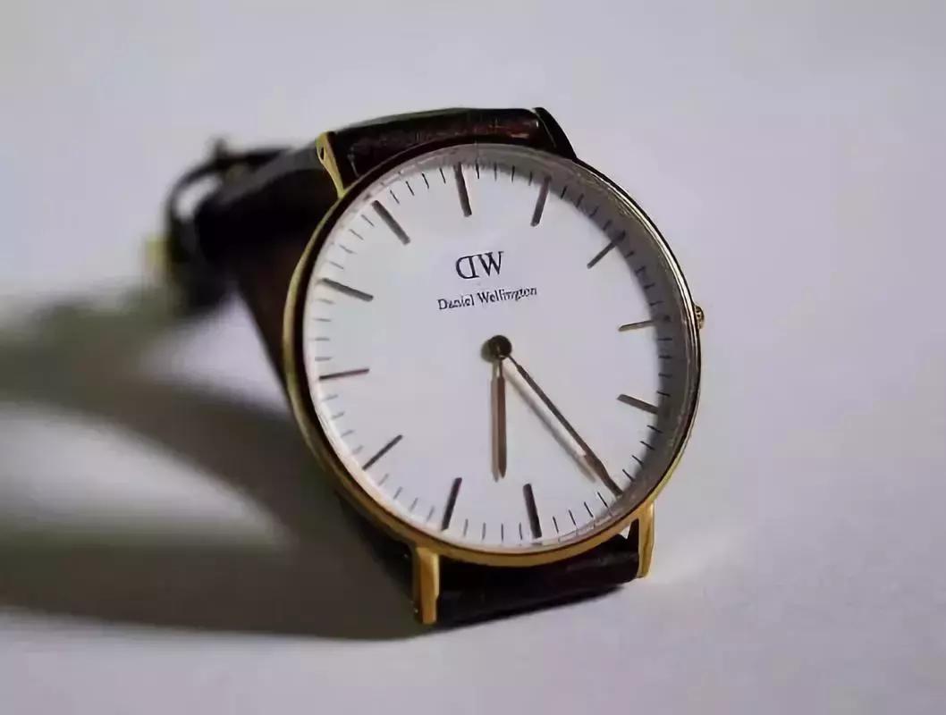 港货dw手表,亮闪闪的大牌手表