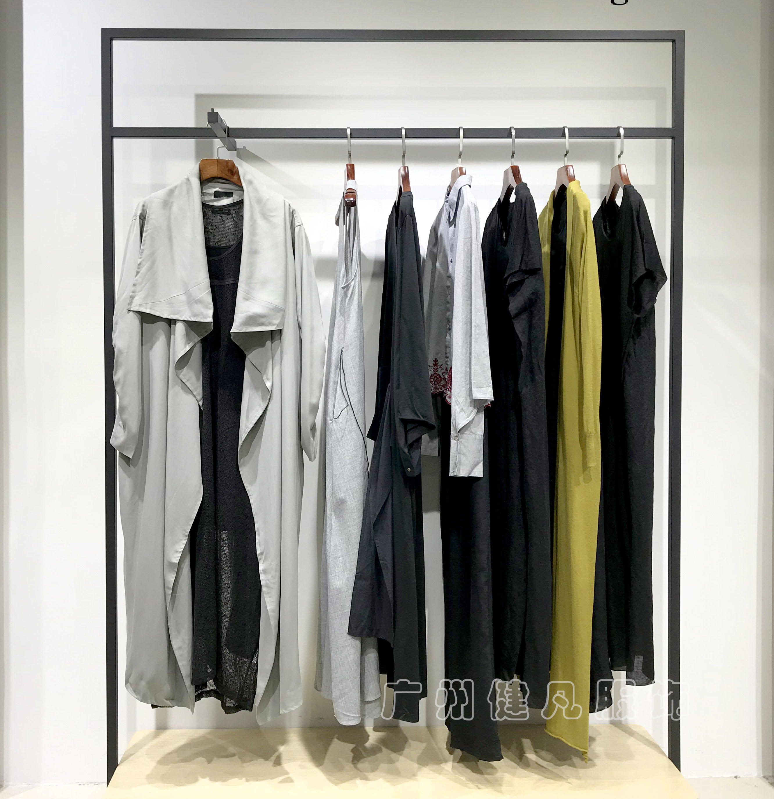 品牌女装折扣女装加盟,女装品牌加盟实体店零库存中高档