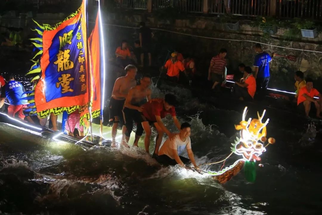 看龙舟提前感受端午的气息,端午玩龙舟可以这样玩