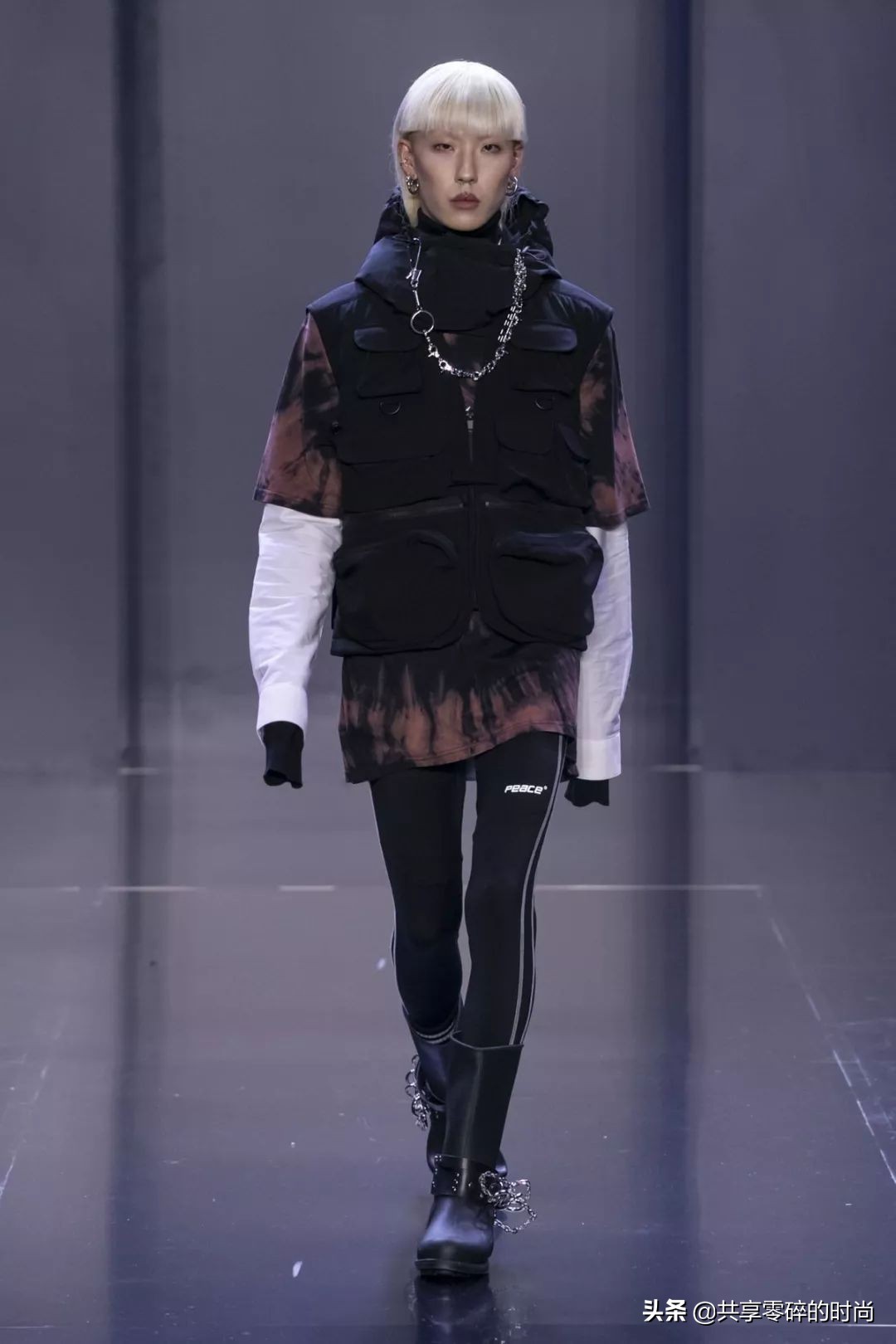 太平鸟女装新年穿搭,2022春夏巴黎时装周互动云秀场