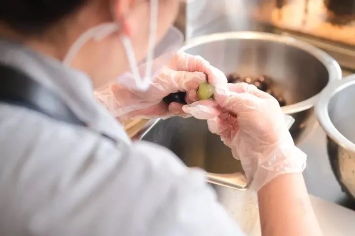 一杯奶茶卖多少钱才回本,奶茶二三块一杯为什么卖得那么好