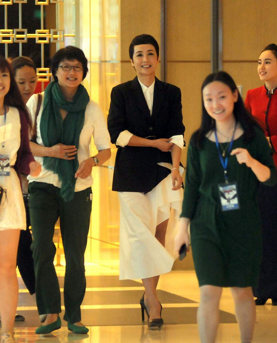 蒋雯丽短发西装图片,蒋雯丽黑色西装搭配