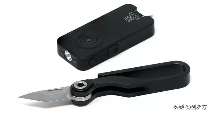 野外必备EDC，一把刀+一个手电，防尘防水耐摔，自己就能去冒险