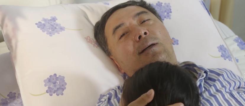 五十岁穷苦老汉24年前收养女弃婴,穷困老汉蹬三轮养了十二年的弃婴